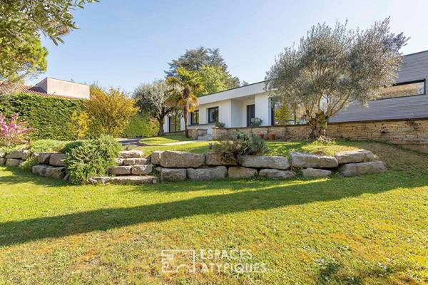 Maison californienne de plein pied avec jardin et piscine