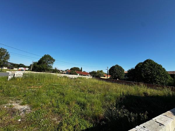 Terrain constructible 746m2 clôt