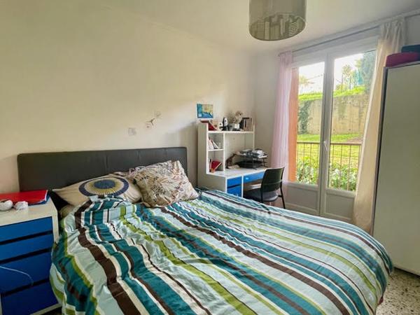 Aubagne (13400) Grand appartement T4 avec 1 balcon fermé, loggia et CAVE