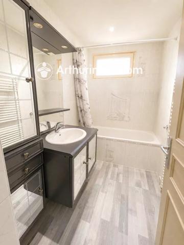 Vente                                                      Appartement
                        
                     4 pièces                      75 m2                     à Grigny