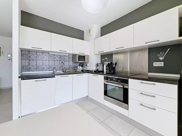 Vente                                                      Appartement
                        
                     2 pièces                      53 m2                     à Calvi