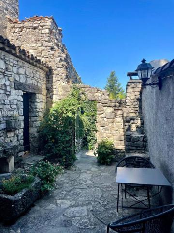 Mas avec piscine, garage, 2 gîtes et 2 chambres d'hôtes Luberon