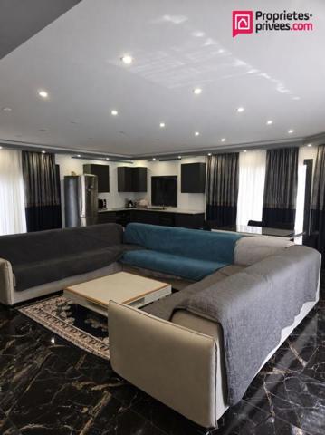 Maison contemporaine avec garage //  Quartier calme et résidentiel