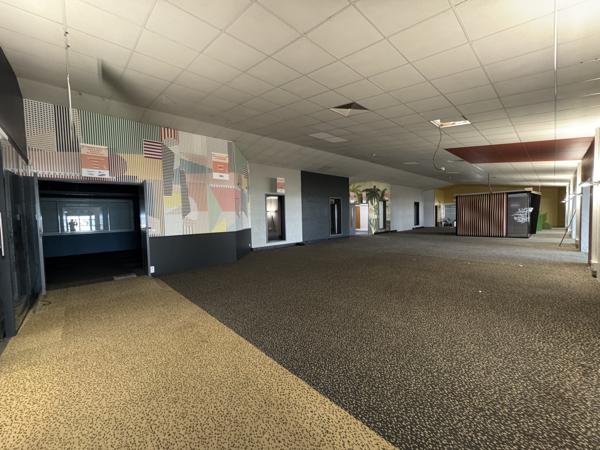 Murs commerciaux
                                                                                                                                                                                                                                                                                                                                                                                                                                            1150  m²