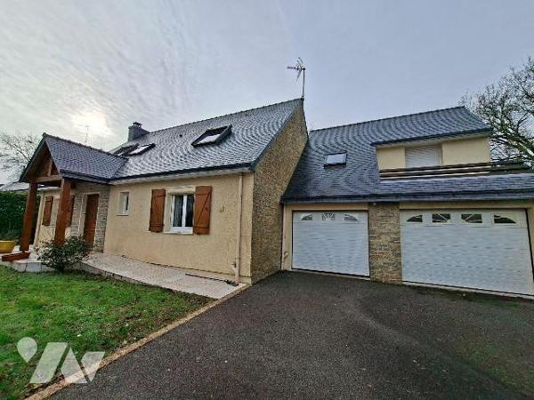 Maison composée d'un salon/séjour avec cheminée, 1 cuisine A/E, 1 chambre et une salle de jeux ...