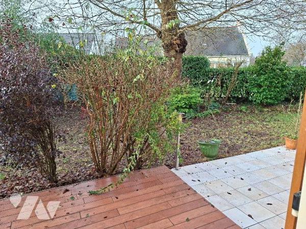 Maison composée d'un salon/séjour avec cheminée, 1 cuisine A/E, 1 chambre et une salle de jeux ...