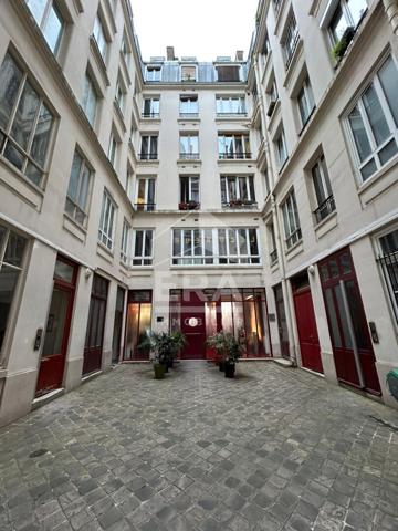 Studette à vendre au dernier étage à Paris - Réf 2743