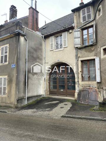 maison de ville au centre de Jussey