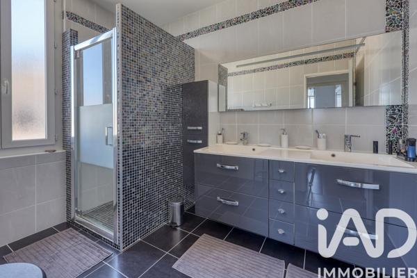 Maison à vendre 7 pièces 138 m² Saint-Cyr-sur-Mer