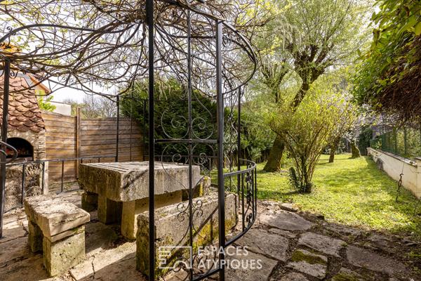 Maison de ville avec son jardin et son accès privé à la Loue