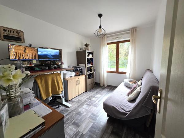 Maison contemporaine de plain-pied, son garage, ses dépendances et son terrain de 46ares !! Inédit sur le secteur !!!!