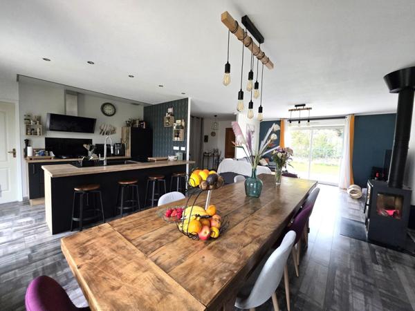 Maison contemporaine de plain-pied, son garage, ses dépendances et son terrain de 46ares !! Inédit sur le secteur !!!!