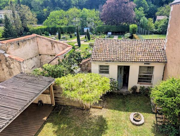 MAISON SAINT BENOIT BOURG, 260M², 7 CHAMBRES ET UN STUDIO, GARAGE, JARDIN.