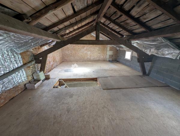 MAISON SAINT BENOIT BOURG, 260M², 7 CHAMBRES ET UN STUDIO, GARAGE, JARDIN.