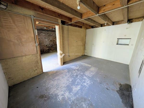 MAISON SAINT BENOIT BOURG, 260M², 7 CHAMBRES ET UN STUDIO, GARAGE, JARDIN.