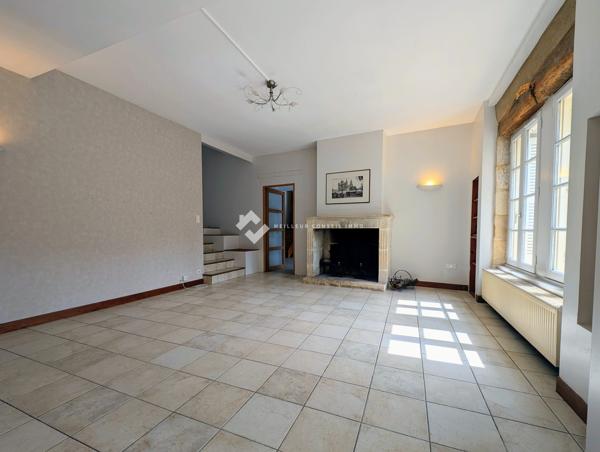 MAISON SAINT BENOIT BOURG, 260M², 7 CHAMBRES ET UN STUDIO, GARAGE, JARDIN.