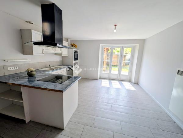MAISON SAINT BENOIT BOURG, 260M², 7 CHAMBRES ET UN STUDIO, GARAGE, JARDIN.