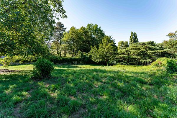 Terrain constructible de 1846 m2 orienté sud ouest Caluire et cuire Terrain constructible de 1846 m2 orienté sud ouest Caluire et cuire