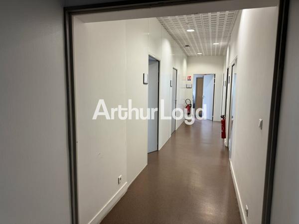 JOUE-LES-TOURS BUREAUX 2 113 M² A VENDRE 76 PARKINGS