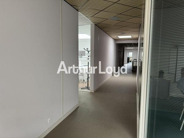 JOUE-LES-TOURS BUREAUX 2 113 M² A VENDRE 76 PARKINGS