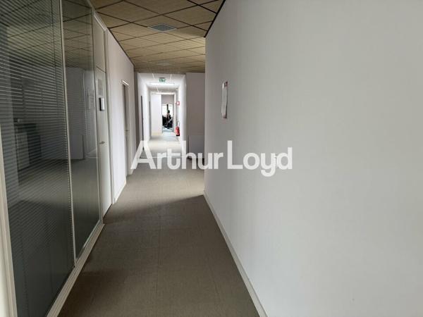 JOUE-LES-TOURS BUREAUX 2 113 M² A VENDRE 76 PARKINGS