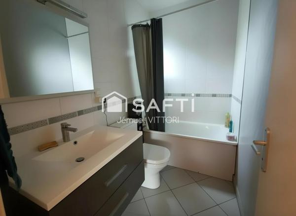 Maison 2 chambres avec garage et jardin clos à Ernée