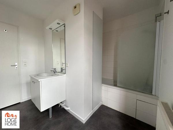 Appartement lille sud t2 lumineux avec balcon et parking