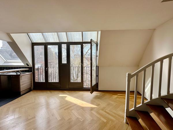 Vieux Lille , très bel appartement de 68, 81 m² loi carrez, en duplex au dernier étage d'une résidence sécurisée avec ascenseur , 2 chambres, une cave Lille Vieux Lille , très bel appartement de 68, 81 m² loi carrez, en duplex au dernier étage d'une résidence sécurisée avec ascenseur , 2 chambres, une cave Lille