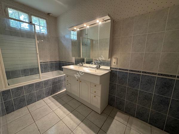 Maison Vouneuil Sous Biard 6 pièce(s) 149 m2