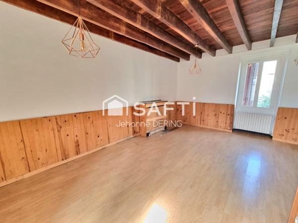 Située en plein bourg, très beau potentiel