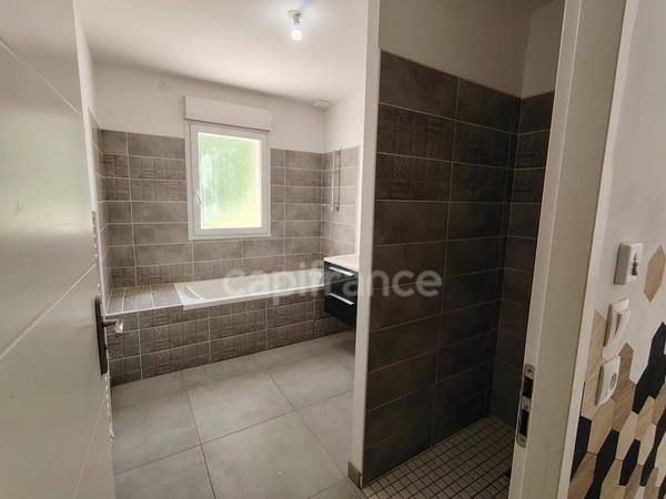 Maison à vendre 5 pièces JOIGNY (89) plain pied de 2018  3 chambres Garage Terrain de 800 m2
