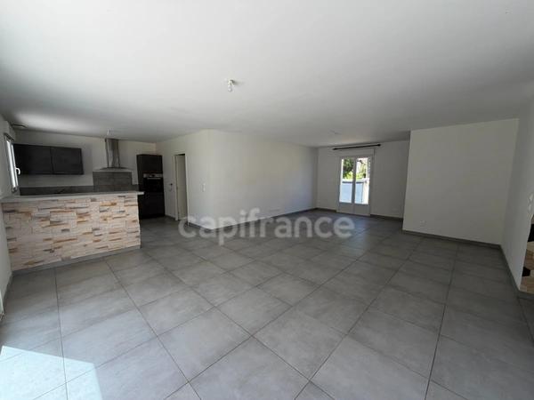 Maison à vendre 5 pièces JOIGNY (89) plain pied de 2018  3 chambres Garage Terrain de 800 m2