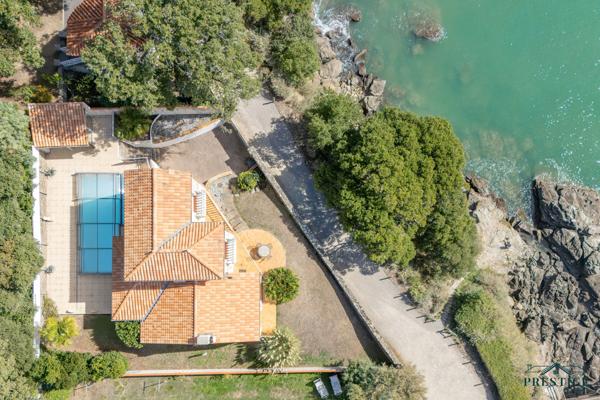 GOURMALON - VILLA FACE MER- 156 M2 HABITABLES - PISCINE - TERRAIN 502 M2