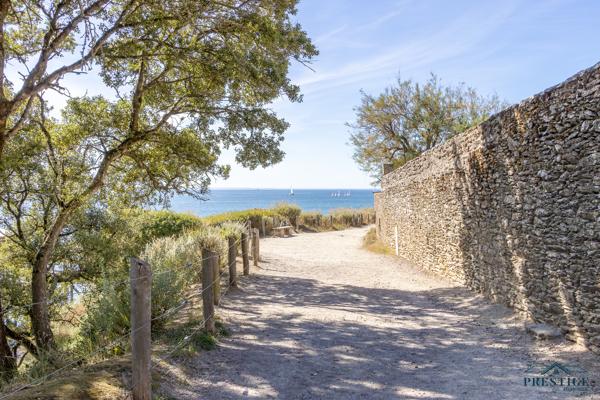 GOURMALON - VILLA FACE MER- 156 M2 HABITABLES - PISCINE - TERRAIN 502 M2