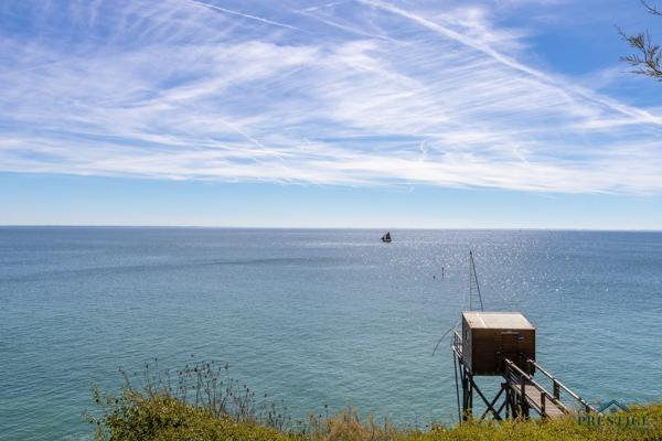 GOURMALON - VILLA FACE MER- 156 M2 HABITABLES - PISCINE - TERRAIN 502 M2