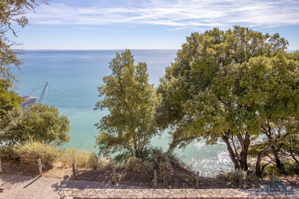 GOURMALON - VILLA FACE MER- 156 M2 HABITABLES - PISCINE - TERRAIN 502 M2