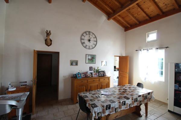 Maison de 3 chambres avec piscine, 6 hectares de terrain et installations équestres