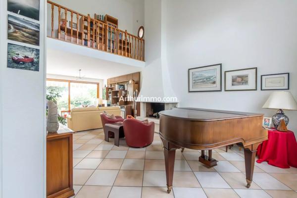 Vente                                                      Maison
                        
                     8 pièces                      200 m2                     à Santeny