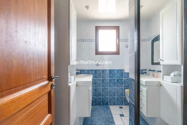 Vente                                                      Maison
                        
                     8 pièces                      200 m2                     à Santeny