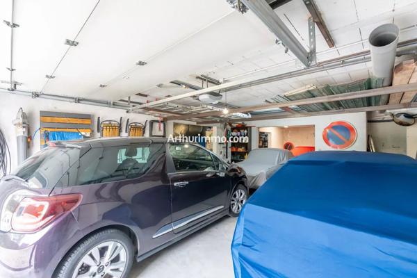 Vente                                                      Maison
                        
                     8 pièces                      200 m2                     à Santeny