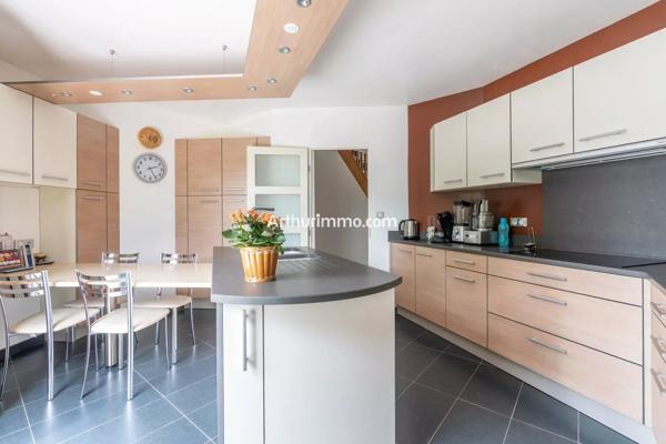Vente                                                      Maison
                        
                     8 pièces                      200 m2                     à Santeny