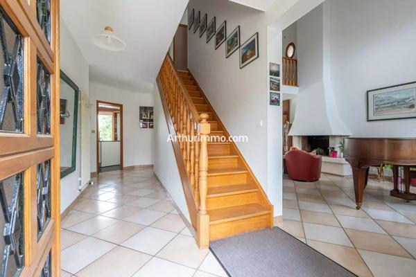 Vente                                                      Maison
                        
                     8 pièces                      200 m2                     à Santeny