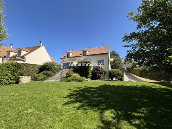 Vente                                                      Maison
                        
                     8 pièces                      200 m2                     à Santeny