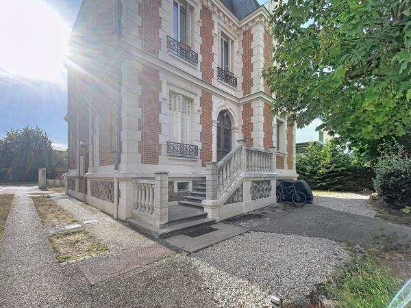 MAGNIFIQUE IMMEUBLE D'ARCHITECTE