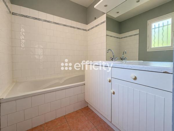 Maison
         4 pièces
        - 83 m² 449 000 € *
