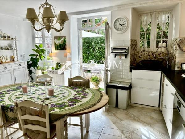 Maison 9 pièce(s) 4 chambre(s) 228 m²