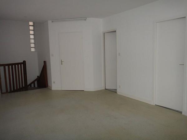 A louer Bourg centre ville local commercial