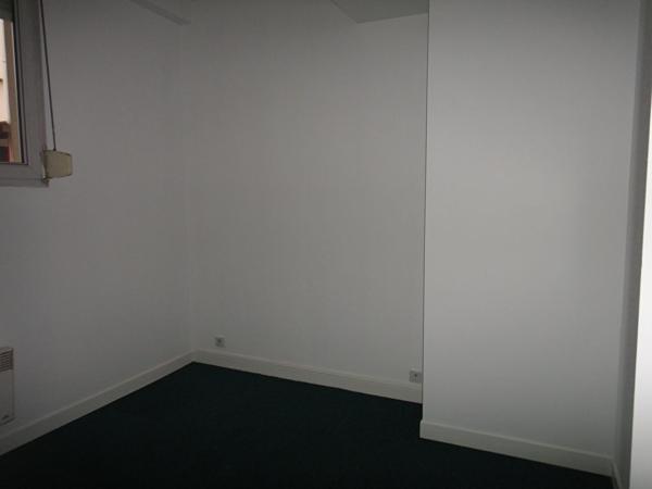 A louer Bourg centre ville local commercial