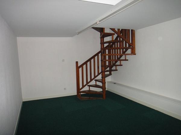 A louer Bourg centre ville local commercial