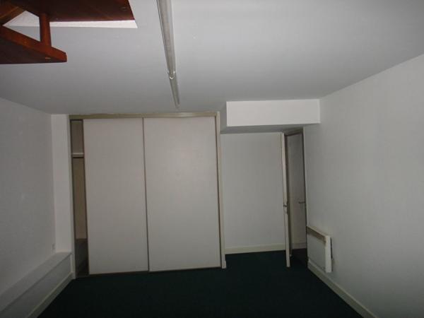 A louer Bourg centre ville local commercial